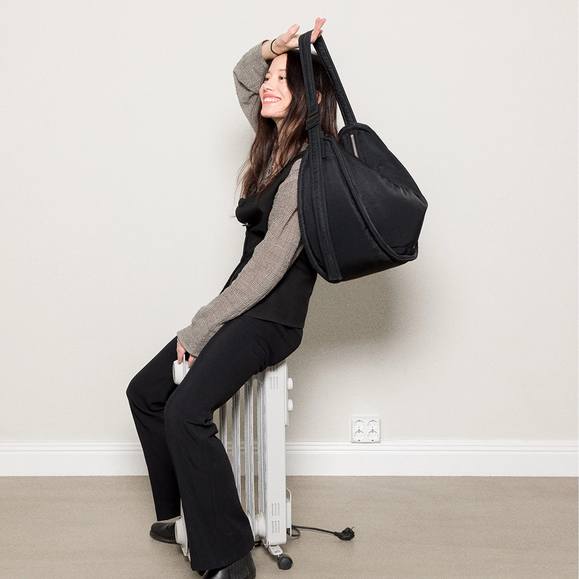 CURVE Half Moon Bag - Image 12