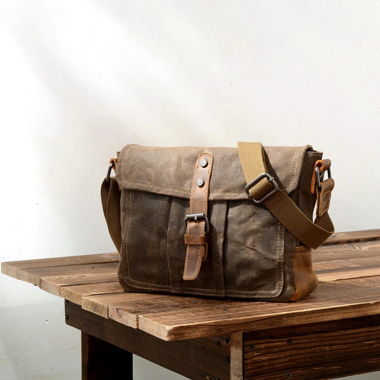 Small Canvas Messenger Bag | BALTIMORE - Image 13